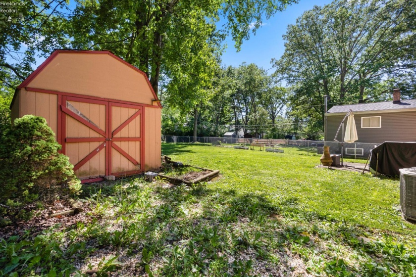 26043 Redwood Dr, Olmsted Falls, 44138, 4 Bedrooms Bedrooms, ,2 BathroomsBathrooms,Residential,For Sale,Redwood Dr,20262409