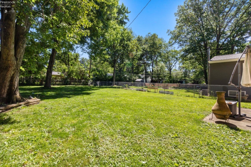 26043 Redwood Dr, Olmsted Falls, 44138, 4 Bedrooms Bedrooms, ,2 BathroomsBathrooms,Residential,For Sale,Redwood Dr,20262409