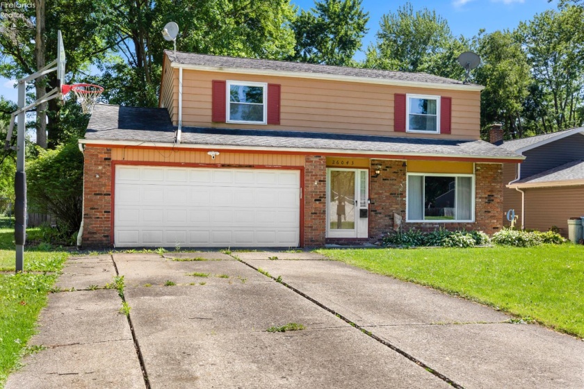 26043 Redwood Dr, Olmsted Falls, 44138, 4 Bedrooms Bedrooms, ,2 BathroomsBathrooms,Residential,For Sale,Redwood Dr,20262409