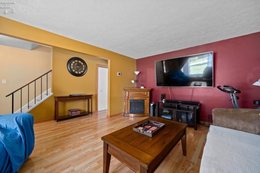26043 Redwood Dr, Olmsted Falls, 44138, 4 Bedrooms Bedrooms, ,2 BathroomsBathrooms,Residential,For Sale,Redwood Dr,20262409