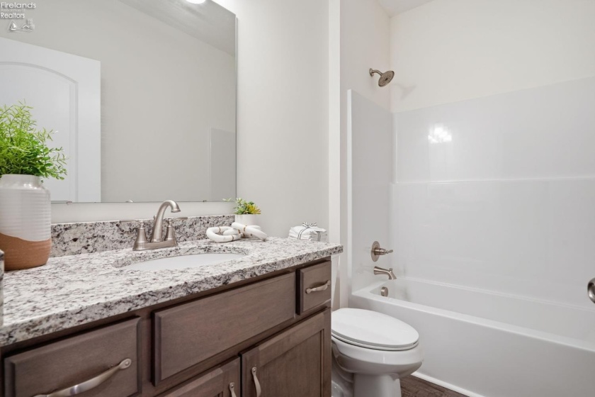 2327 Oak Knoll Drive, Marblehead, 43440, 3 Bedrooms Bedrooms, ,2 BathroomsBathrooms,Residential,For Sale,Oak Knoll,20262397