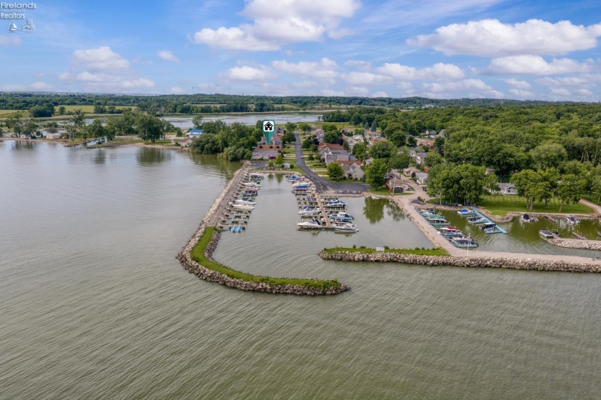 2350 s commodore Court, Marblehead, 43440, 4 Bedrooms Bedrooms, ,3 BathroomsBathrooms,Residential,For Sale,s commodore,20262415