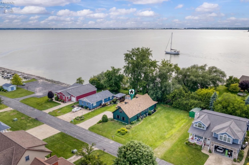 2350 s commodore Court, Marblehead, 43440, 4 Bedrooms Bedrooms, ,3 BathroomsBathrooms,Residential,For Sale,s commodore,20262415