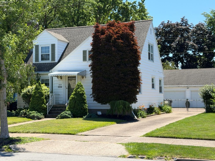 214 48th Street, Sandusky, 44870, 3 Bedrooms Bedrooms, ,2 BathroomsBathrooms,Residential,For Sale,48th,20262439