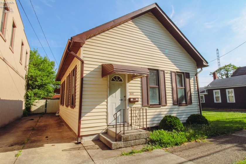 609 Monroe Street, Sandusky, 44870, 2 Bedrooms Bedrooms, ,2 BathroomsBathrooms,Residential,For Sale,Monroe,20262431