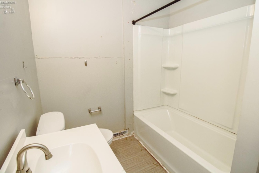 609 Monroe Street, Sandusky, 44870, 2 Bedrooms Bedrooms, ,2 BathroomsBathrooms,Residential,For Sale,Monroe,20262431