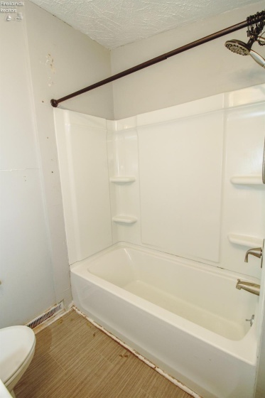 609 Monroe Street, Sandusky, 44870, 2 Bedrooms Bedrooms, ,2 BathroomsBathrooms,Residential,For Sale,Monroe,20262431