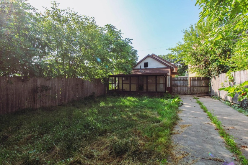 609 Monroe Street, Sandusky, 44870, 2 Bedrooms Bedrooms, ,2 BathroomsBathrooms,Residential,For Sale,Monroe,20262431