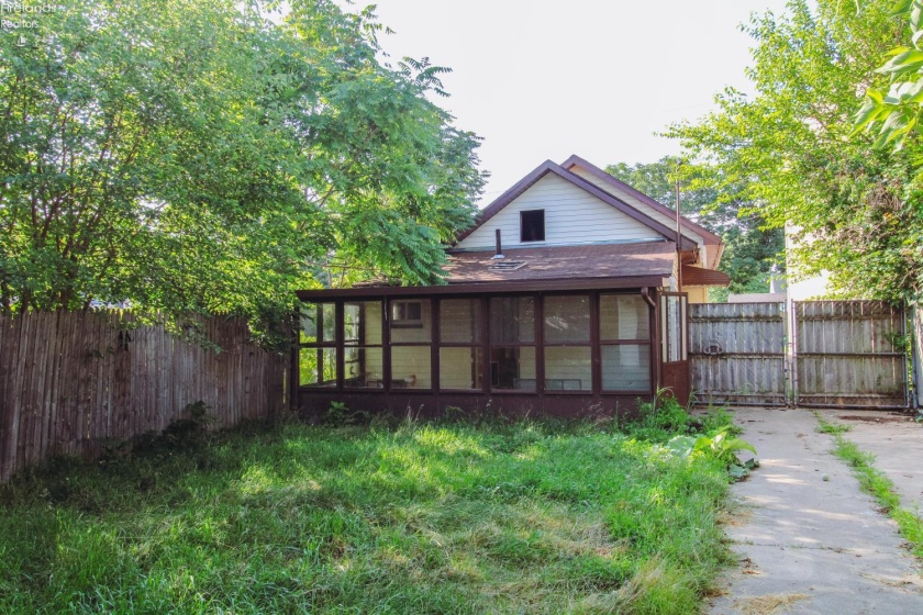 609 Monroe Street, Sandusky, 44870, 2 Bedrooms Bedrooms, ,2 BathroomsBathrooms,Residential,For Sale,Monroe,20262431