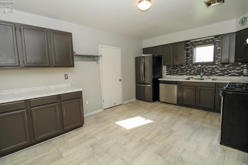 609 Monroe Street, Sandusky, 44870, 2 Bedrooms Bedrooms, ,2 BathroomsBathrooms,Residential,For Sale,Monroe,20262431