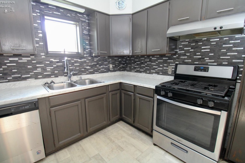609 Monroe Street, Sandusky, 44870, 2 Bedrooms Bedrooms, ,2 BathroomsBathrooms,Residential,For Sale,Monroe,20262431