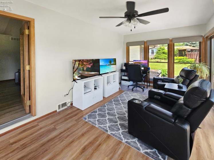 1909 South Main St., Clyde, 43410, 2 Bedrooms Bedrooms, ,2 BathroomsBathrooms,Residential,For Sale,South Main St.,20262354