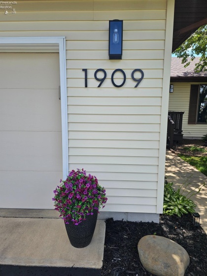 1909 South Main St., Clyde, 43410, 2 Bedrooms Bedrooms, ,2 BathroomsBathrooms,Residential,For Sale,South Main St.,20262354