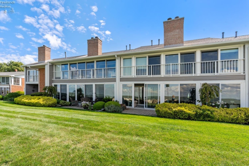 2212 Carriage Lane, Port Clinton, 43452, 3 Bedrooms Bedrooms, ,2 BathroomsBathrooms,Residential,For Sale,Carriage,20262480