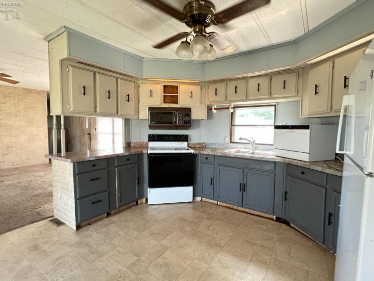 1730 Port Clinton Road, Fremont, 43420, 3 Bedrooms Bedrooms, ,2 BathroomsBathrooms,Residential,For Sale,Port Clinton,20262322