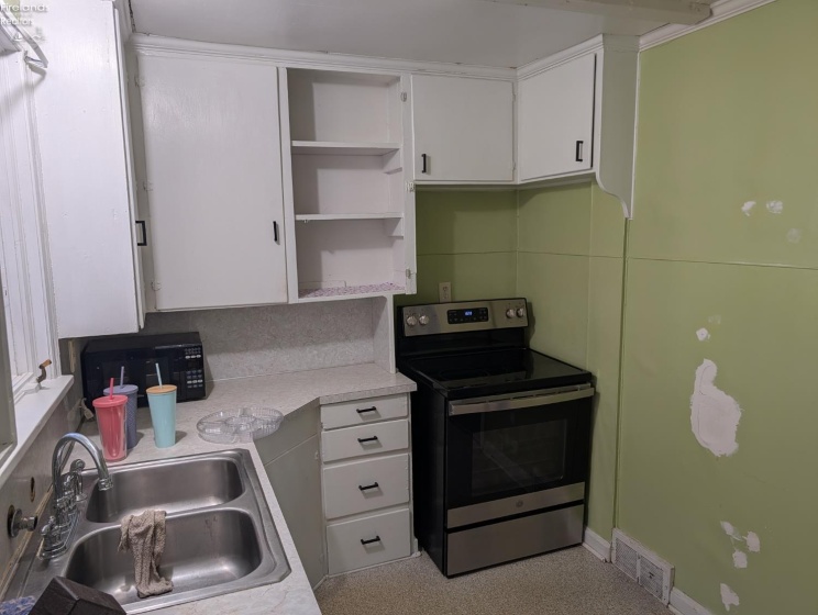 412 Ewing Street, Fremont, 43420, 2 Bedrooms Bedrooms, ,1 BathroomBathrooms,Residential,For Sale,Ewing,20262484