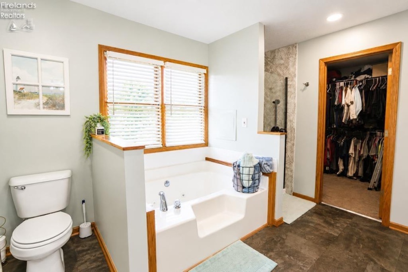 918 Armstrong St, Willard, 44890, 4 Bedrooms Bedrooms, ,3 BathroomsBathrooms,Residential,For Sale,Armstrong St,20262486