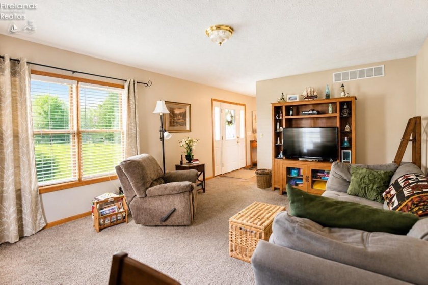 918 Armstrong St, Willard, 44890, 4 Bedrooms Bedrooms, ,3 BathroomsBathrooms,Residential,For Sale,Armstrong St,20262486