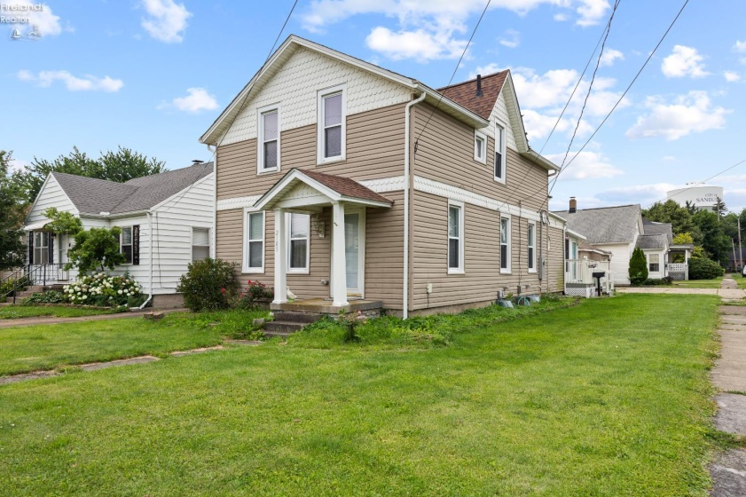 2105 Wayne Street, Sandusky, 44870, 3 Bedrooms Bedrooms, ,2 BathroomsBathrooms,Residential,For Sale,Wayne,20262506