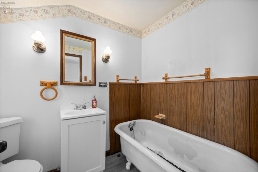 2105 Wayne Street, Sandusky, 44870, 3 Bedrooms Bedrooms, ,2 BathroomsBathrooms,Residential,For Sale,Wayne,20262506