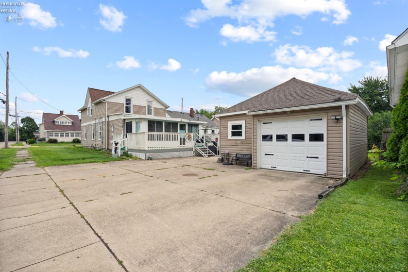 2105 Wayne Street, Sandusky, 44870, 3 Bedrooms Bedrooms, ,2 BathroomsBathrooms,Residential,For Sale,Wayne,20262506