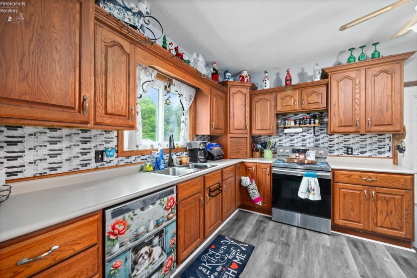 2105 Wayne Street, Sandusky, 44870, 3 Bedrooms Bedrooms, ,2 BathroomsBathrooms,Residential,For Sale,Wayne,20262506