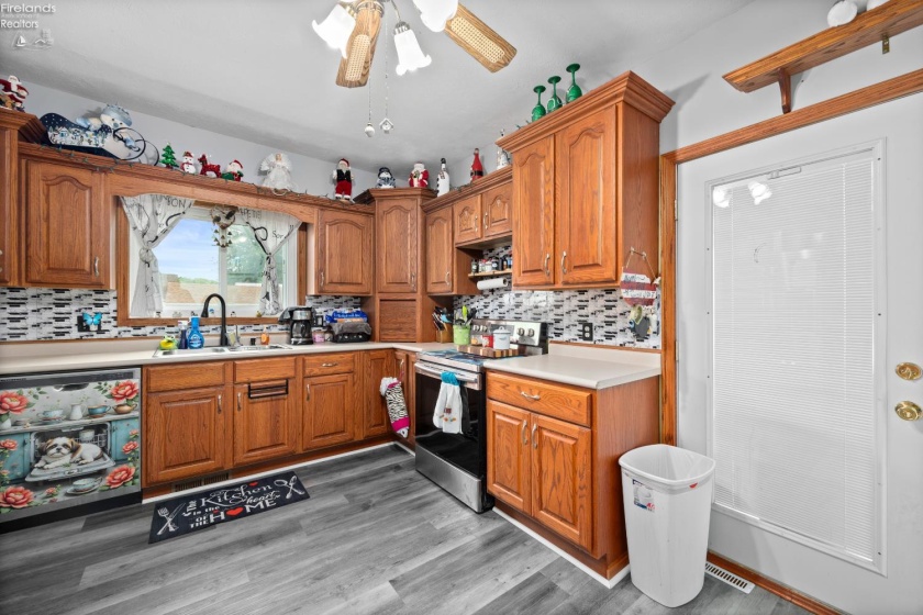 2105 Wayne Street, Sandusky, 44870, 3 Bedrooms Bedrooms, ,2 BathroomsBathrooms,Residential,For Sale,Wayne,20262506