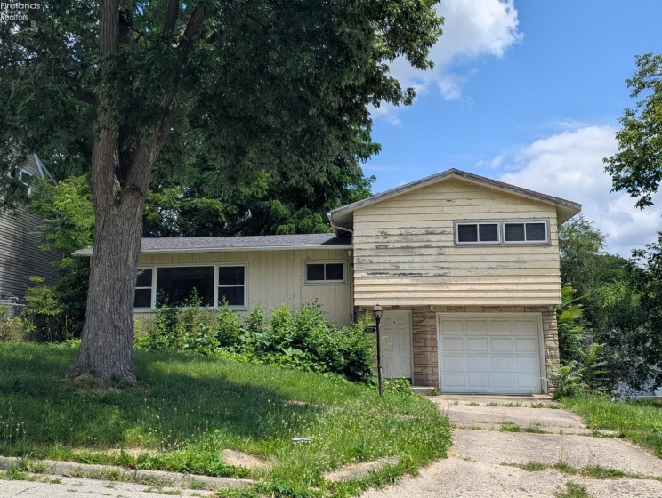 613 Wood Street, Fremont, 43420, 2 Bedrooms Bedrooms, ,2 BathroomsBathrooms,Residential,For Sale,Wood,20262504