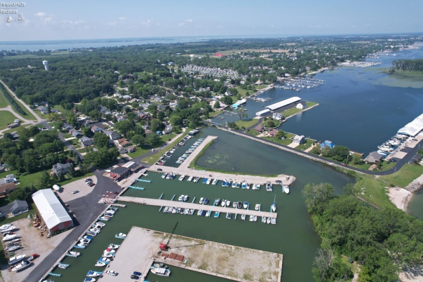 302 Perryview Drive, Marblehead, 43440, 2 Bedrooms Bedrooms, ,1 BathroomBathrooms,Residential,For Sale,Perryview,20262514