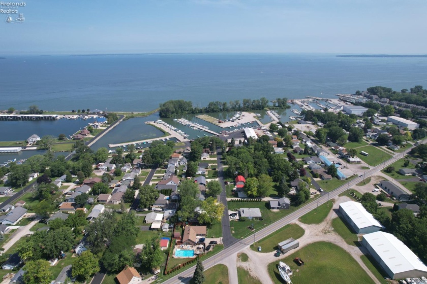 302 Perryview Drive, Marblehead, 43440, 2 Bedrooms Bedrooms, ,1 BathroomBathrooms,Residential,For Sale,Perryview,20262514