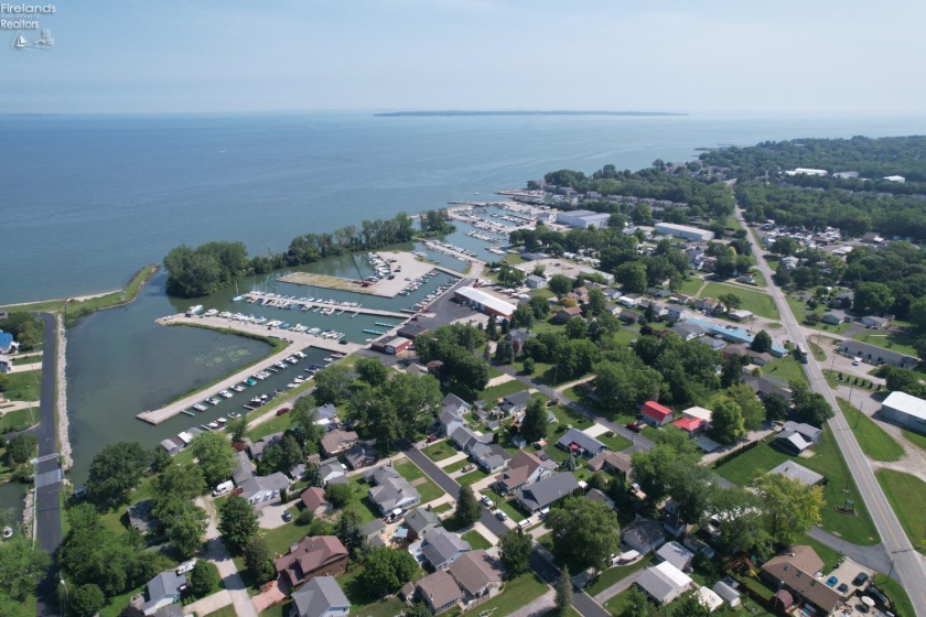 302 Perryview Drive, Marblehead, 43440, 2 Bedrooms Bedrooms, ,1 BathroomBathrooms,Residential,For Sale,Perryview,20262514