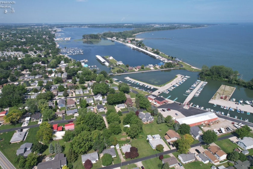 302 Perryview Drive, Marblehead, 43440, 2 Bedrooms Bedrooms, ,1 BathroomBathrooms,Residential,For Sale,Perryview,20262514