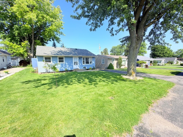 302 Perryview Drive, Marblehead, 43440, 2 Bedrooms Bedrooms, ,1 BathroomBathrooms,Residential,For Sale,Perryview,20262514