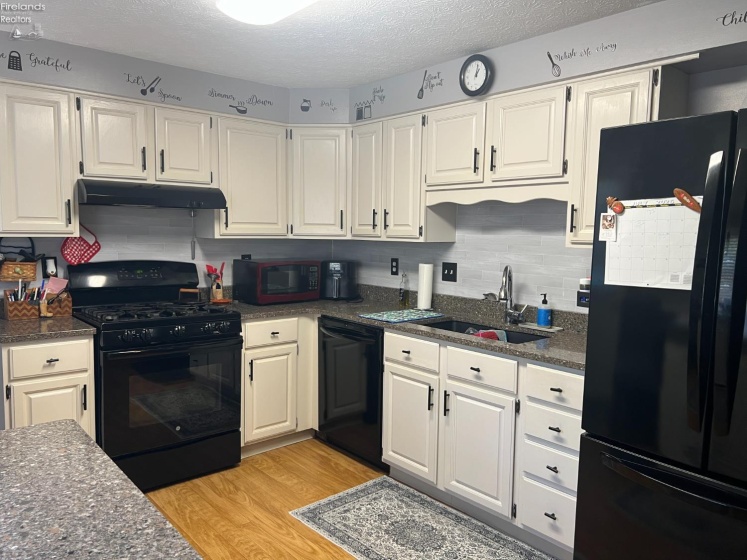 823 Gloucester Drive, Huron, 44839, 3 Bedrooms Bedrooms, ,2 BathroomsBathrooms,Residential,For Sale,Gloucester,20262448