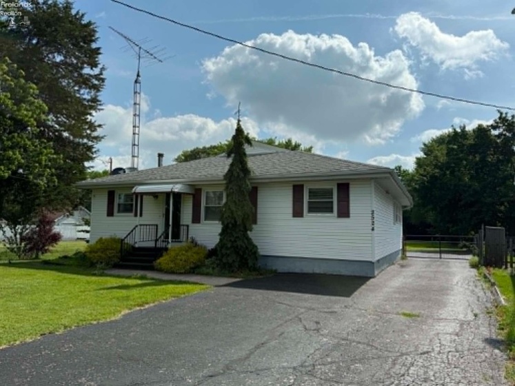 2524 Campbell Street, Sandusky, 44870, 2 Bedrooms Bedrooms, ,2 BathroomsBathrooms,Residential,For Sale,Campbell,20262482