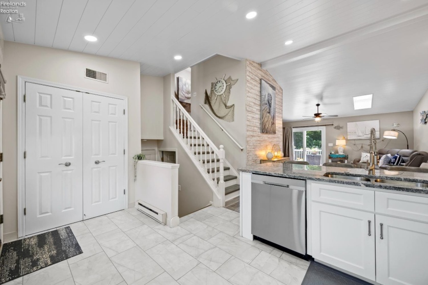 400 Lighthouse Oval, Marblehead, 43440, 2 Bedrooms Bedrooms, ,2 BathroomsBathrooms,Residential,For Sale,Lighthouse Oval,20262518