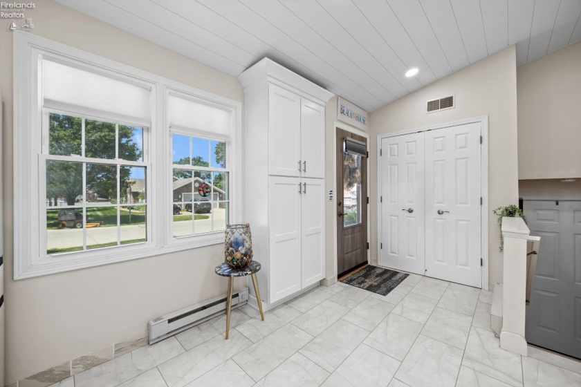 400 Lighthouse Oval, Marblehead, 43440, 2 Bedrooms Bedrooms, ,2 BathroomsBathrooms,Residential,For Sale,Lighthouse Oval,20262518