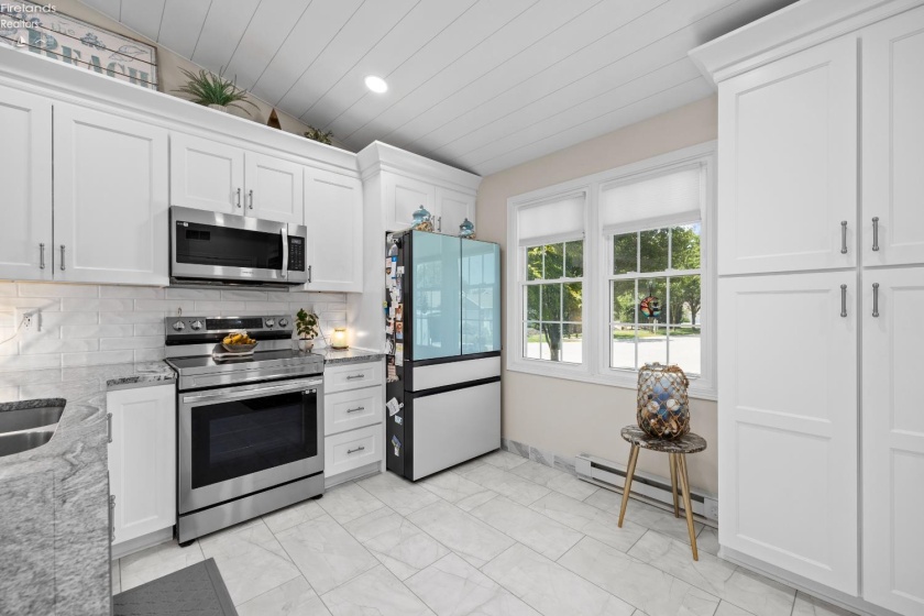 400 Lighthouse Oval, Marblehead, 43440, 2 Bedrooms Bedrooms, ,2 BathroomsBathrooms,Residential,For Sale,Lighthouse Oval,20262518