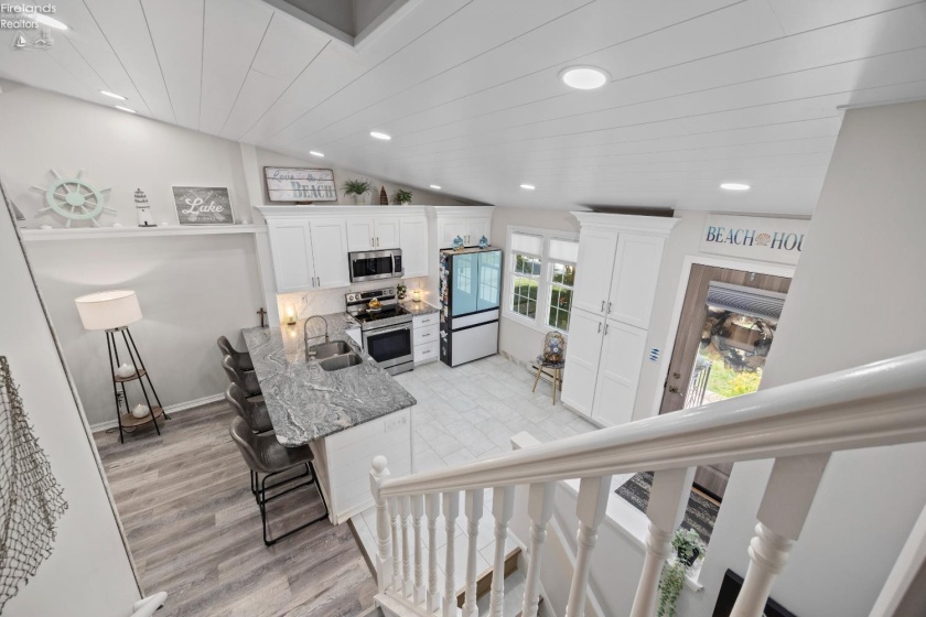 400 Lighthouse Oval, Marblehead, 43440, 2 Bedrooms Bedrooms, ,2 BathroomsBathrooms,Residential,For Sale,Lighthouse Oval,20262518