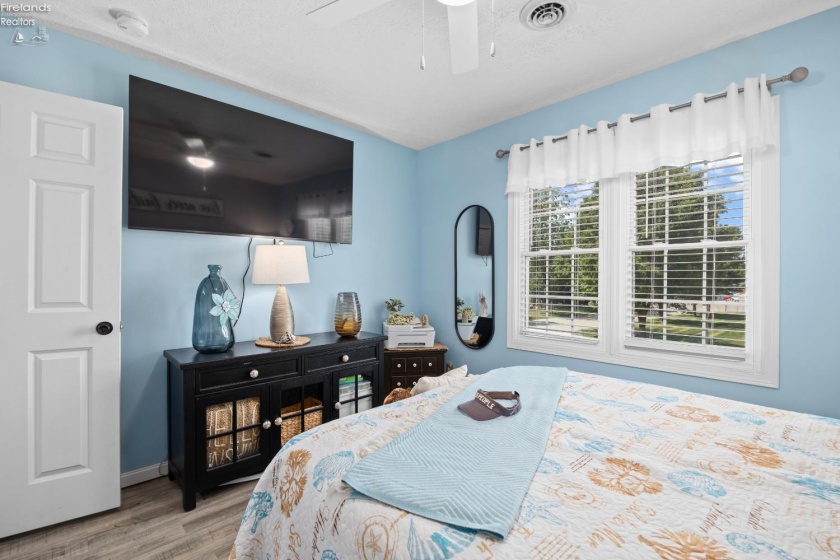 400 Lighthouse Oval, Marblehead, 43440, 2 Bedrooms Bedrooms, ,2 BathroomsBathrooms,Residential,For Sale,Lighthouse Oval,20262518