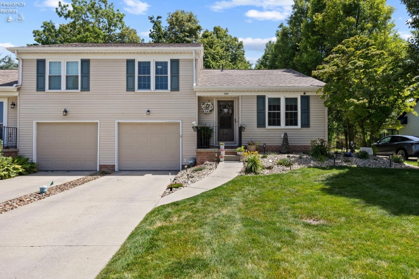 400 Lighthouse Oval, Marblehead, 43440, 2 Bedrooms Bedrooms, ,2 BathroomsBathrooms,Residential,For Sale,Lighthouse Oval,20262518