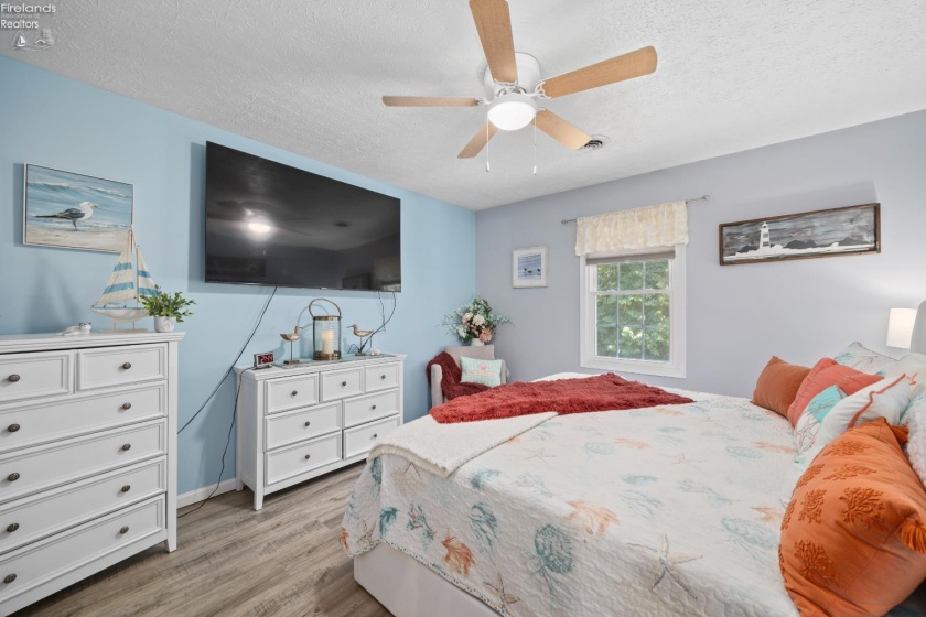 400 Lighthouse Oval, Marblehead, 43440, 2 Bedrooms Bedrooms, ,2 BathroomsBathrooms,Residential,For Sale,Lighthouse Oval,20262518