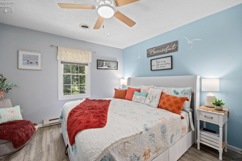 400 Lighthouse Oval, Marblehead, 43440, 2 Bedrooms Bedrooms, ,2 BathroomsBathrooms,Residential,For Sale,Lighthouse Oval,20262518