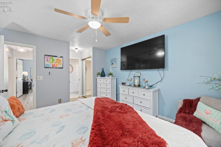400 Lighthouse Oval, Marblehead, 43440, 2 Bedrooms Bedrooms, ,2 BathroomsBathrooms,Residential,For Sale,Lighthouse Oval,20262518