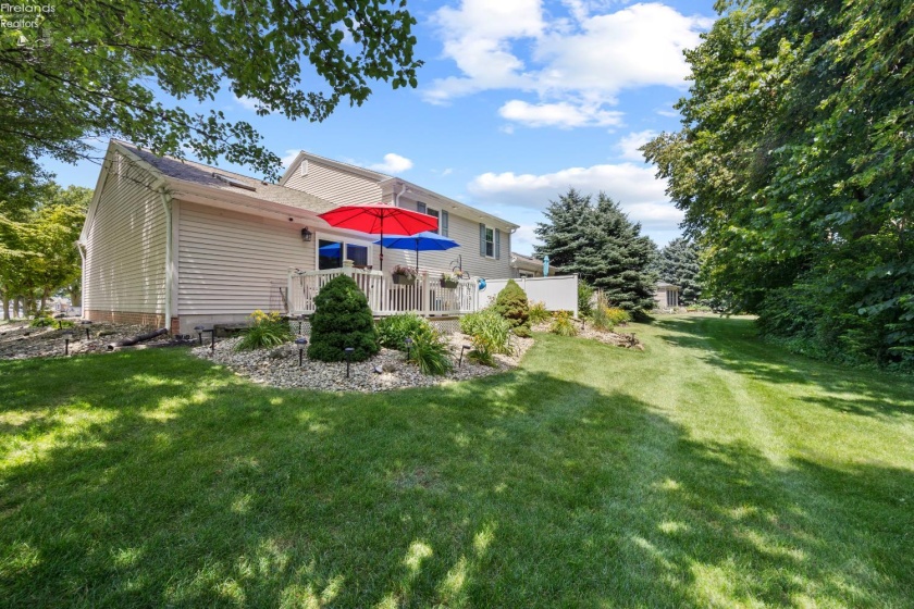 400 Lighthouse Oval, Marblehead, 43440, 2 Bedrooms Bedrooms, ,2 BathroomsBathrooms,Residential,For Sale,Lighthouse Oval,20262518
