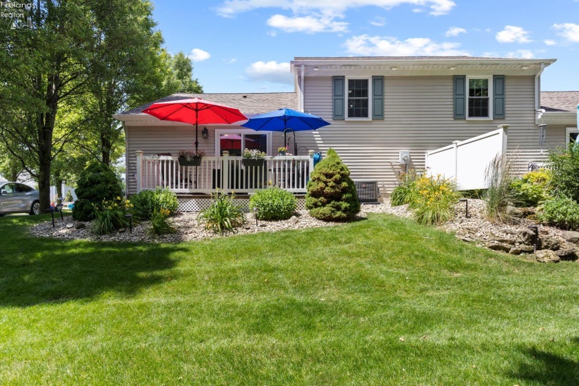 400 Lighthouse Oval, Marblehead, 43440, 2 Bedrooms Bedrooms, ,2 BathroomsBathrooms,Residential,For Sale,Lighthouse Oval,20262518