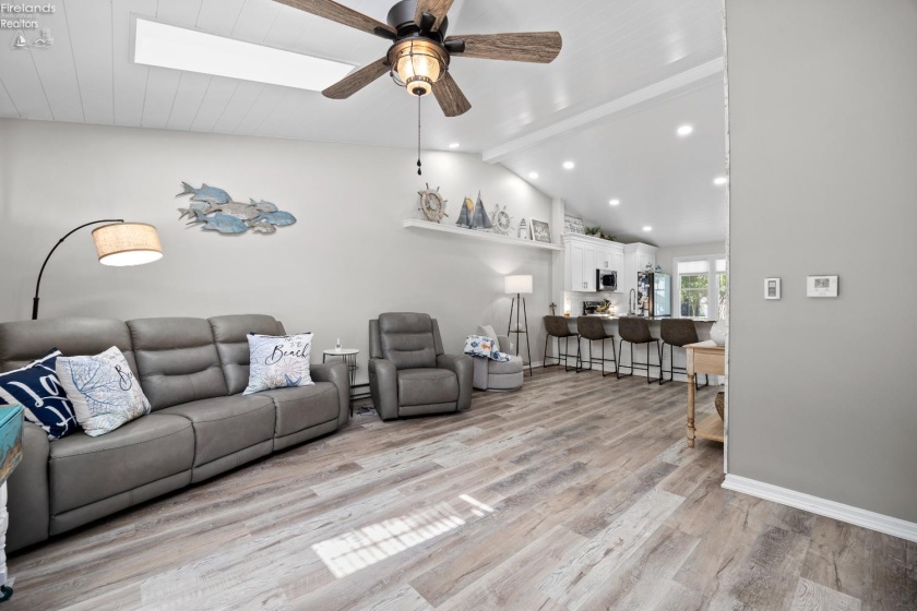 400 Lighthouse Oval, Marblehead, 43440, 2 Bedrooms Bedrooms, ,2 BathroomsBathrooms,Residential,For Sale,Lighthouse Oval,20262518
