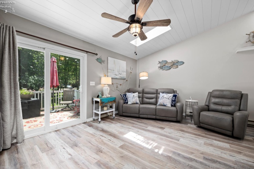 400 Lighthouse Oval, Marblehead, 43440, 2 Bedrooms Bedrooms, ,2 BathroomsBathrooms,Residential,For Sale,Lighthouse Oval,20262518
