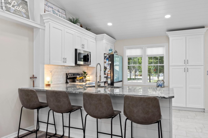 400 Lighthouse Oval, Marblehead, 43440, 2 Bedrooms Bedrooms, ,2 BathroomsBathrooms,Residential,For Sale,Lighthouse Oval,20262518