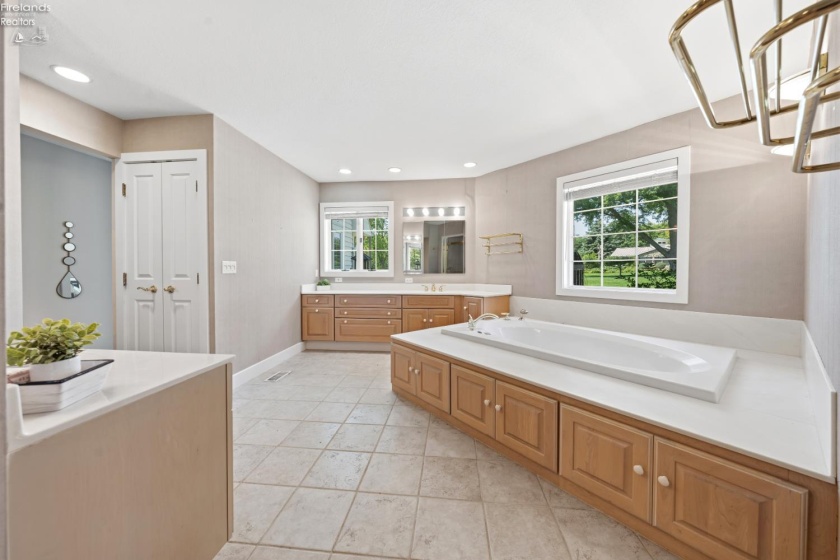 4119 Mooresdock Road, Port Clinton, 43452, 4 Bedrooms Bedrooms, ,4 BathroomsBathrooms,Residential,For Sale,Mooresdock,20262458